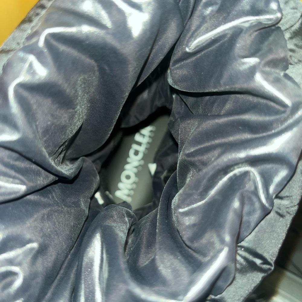 NWT - Moncler Gaia Mid without pocket / box included Proof of Authenticity. - Picture 7 of 14